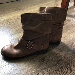 Light tan/brown leather boots